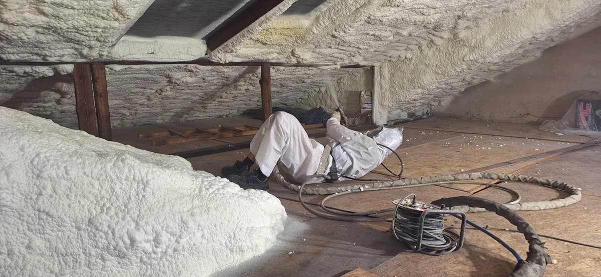 % Izolacja pianą PUR Docieplenie poddasza, stropu, fundamentów Szybko %